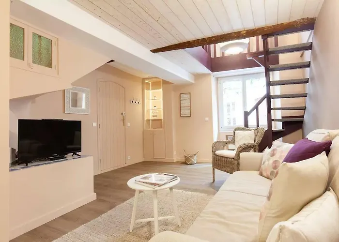2 Bedrooms 2 Bathrooms Apartment In Old Antibes