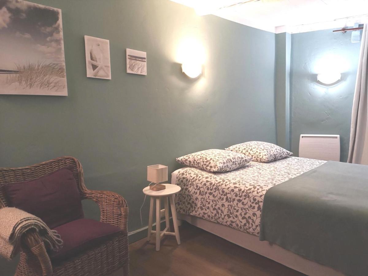 2 Bedrooms 2 Bathrooms In Old *