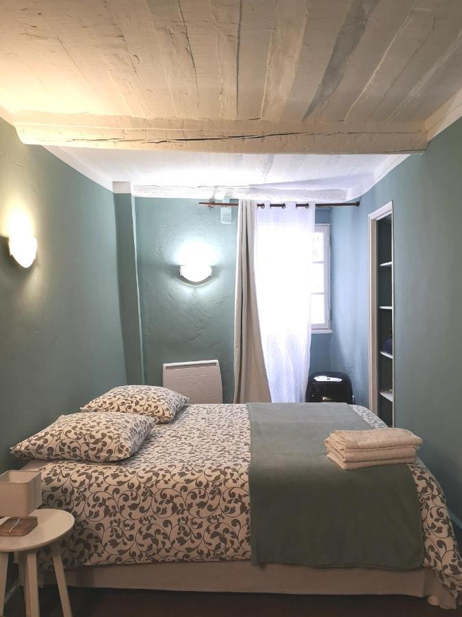 2 Bedrooms 2 Bathrooms In Old *
