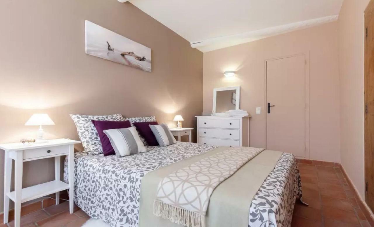 2 Bedrooms 2 Bathrooms In Old Apartment *